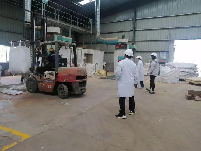 加強(qiáng)隱患排查 筑牢安全防線——萊西市農(nóng)業(yè)農(nóng)村局深入現(xiàn)場(chǎng)指導(dǎo)畜禽養(yǎng)殖業(yè)安全生產(chǎn)與飼料生產(chǎn)